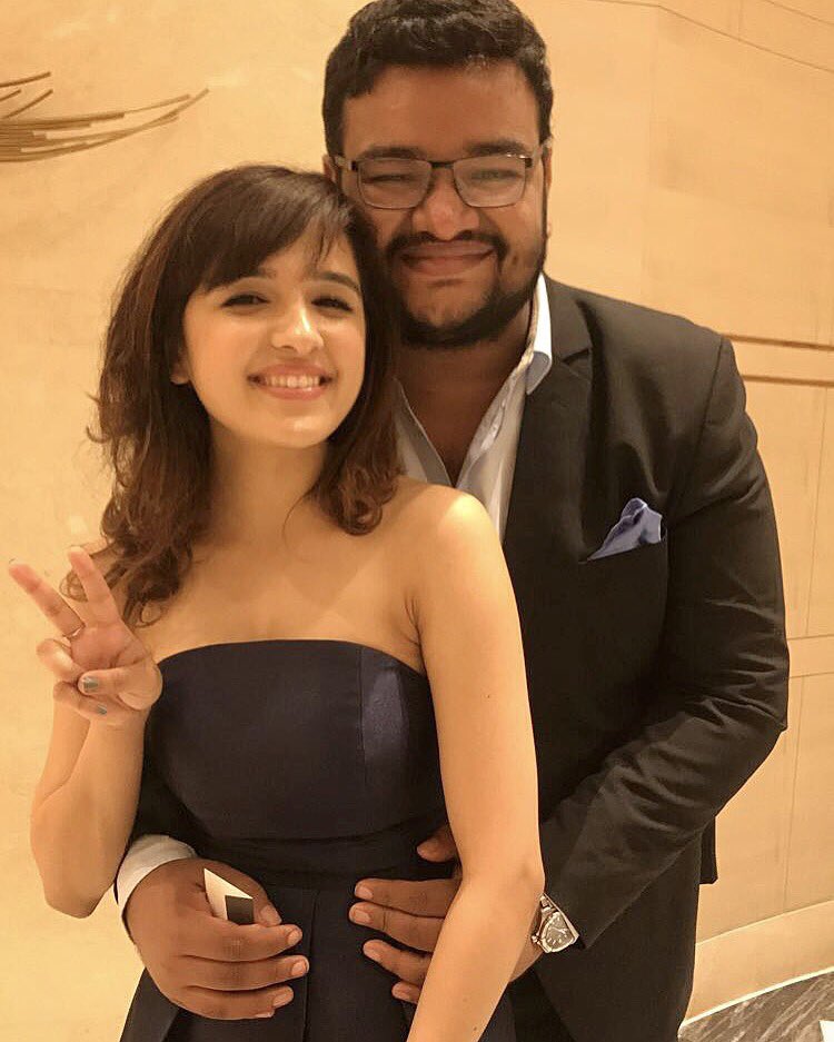 TeamShirley_FC's tweet photo. PIC: This Pic is Something We Call 'A PICTURE PERFECT'  ❤
Two adorable people in a single frame.🌠
@ShirleySetia @aayushmansinha https://t.co/fZyEWV2NUJ