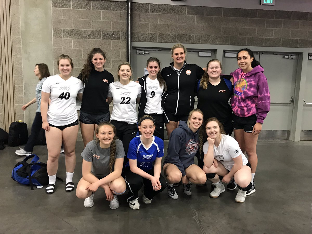 StephWillett07's tweet photo. Loved coaching this team!🏐💙 You guys made this season a memorable one #NPJ #regionals2017 #21st #bronzebracket @CEVAVB https://t.co/JQ47bW410Z