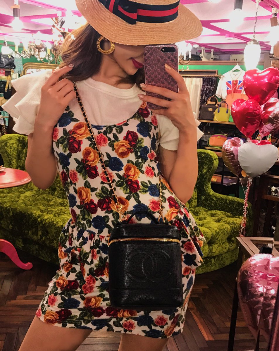 【お洒落な街のお供にしたい】CHANEL★バニティーケース VINTAGE QOO TOKYO on X:
