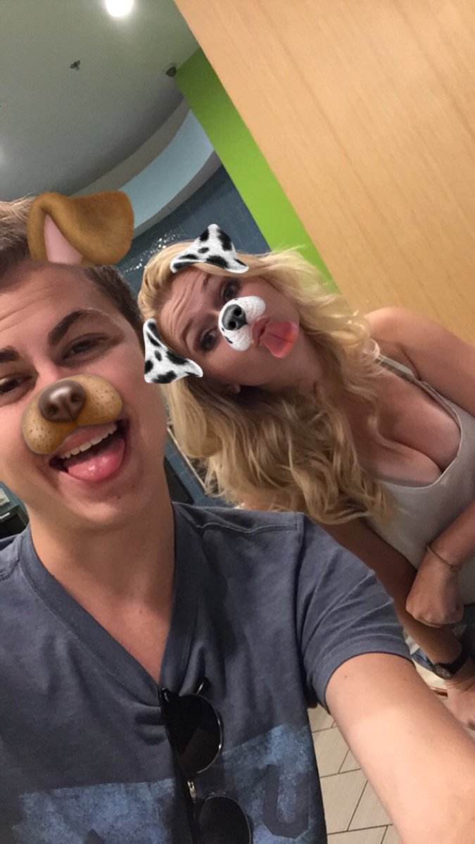 AmberrWileyy's tweet photo. Was gonna make an appreciation post for @J_good_7 but then I found this cute pic of me and @AndrewBare1 🙃 #ilyboth https://t.co/govoZ4Aih9