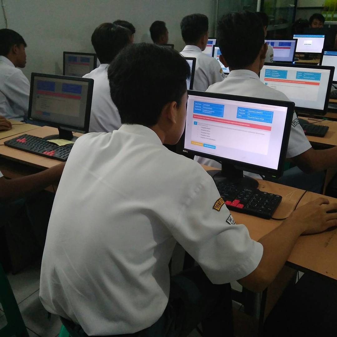SMKPertiwi_kng's tweet photo. Ujian Praktik Kejuruan dan Ujian Akhir Semester Berbasis Komputer Siswa-siswi Kelas X SMK Pertiwi Kuningan https://t.co/OTzMoas2nM