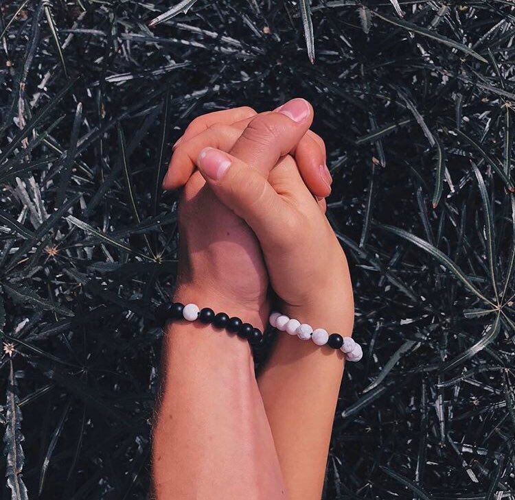 juliamlovers08's tweet photo. Obsessed with my Distance Bracelets from https://t.co/i7CKiD4DjS 😍⚪️⚫️ by #NotebookMsgs via @c0nvey https://t.co/iR2ajLXyI7