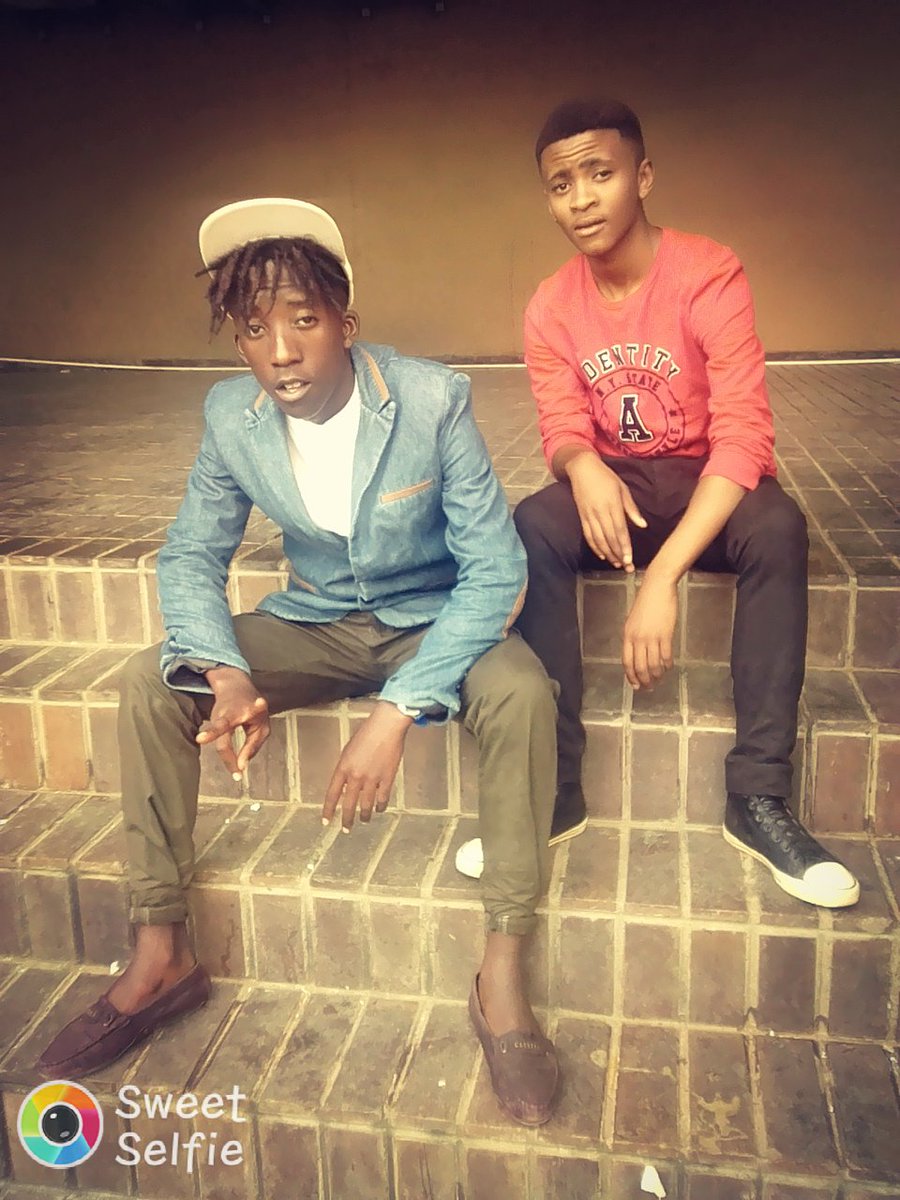 Charles72950518's tweet photo. Just hangng out with my punk@library

#Torned swagg
#Delicate_FAM💎™√√ https://t.co/Uv992MPa4R