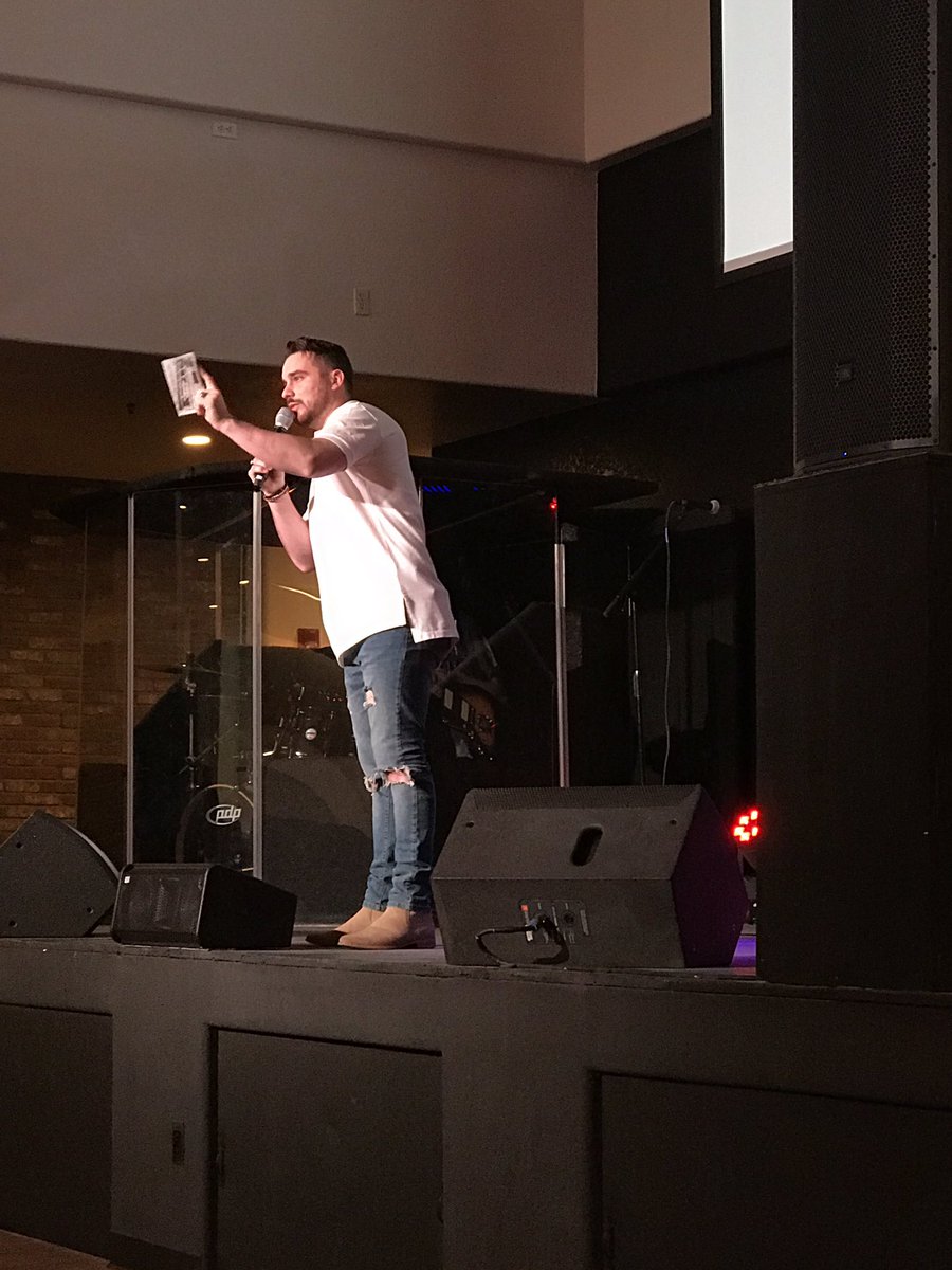 kimiburgess6's tweet photo. @MicahBerteau @housedowntwon @TheHouseModesto @LindseyBerteau Pastor Micah preaching The Honor Effect in The House Downtown tonight 🙌🏼 https://t.co/guHoPdXS9m