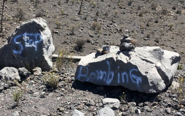 Graffiti discovered painted on rocks at #MaunaKea Ice Age Natural Area Reserve
staradvertiser.com/2017/05/07/bre…
