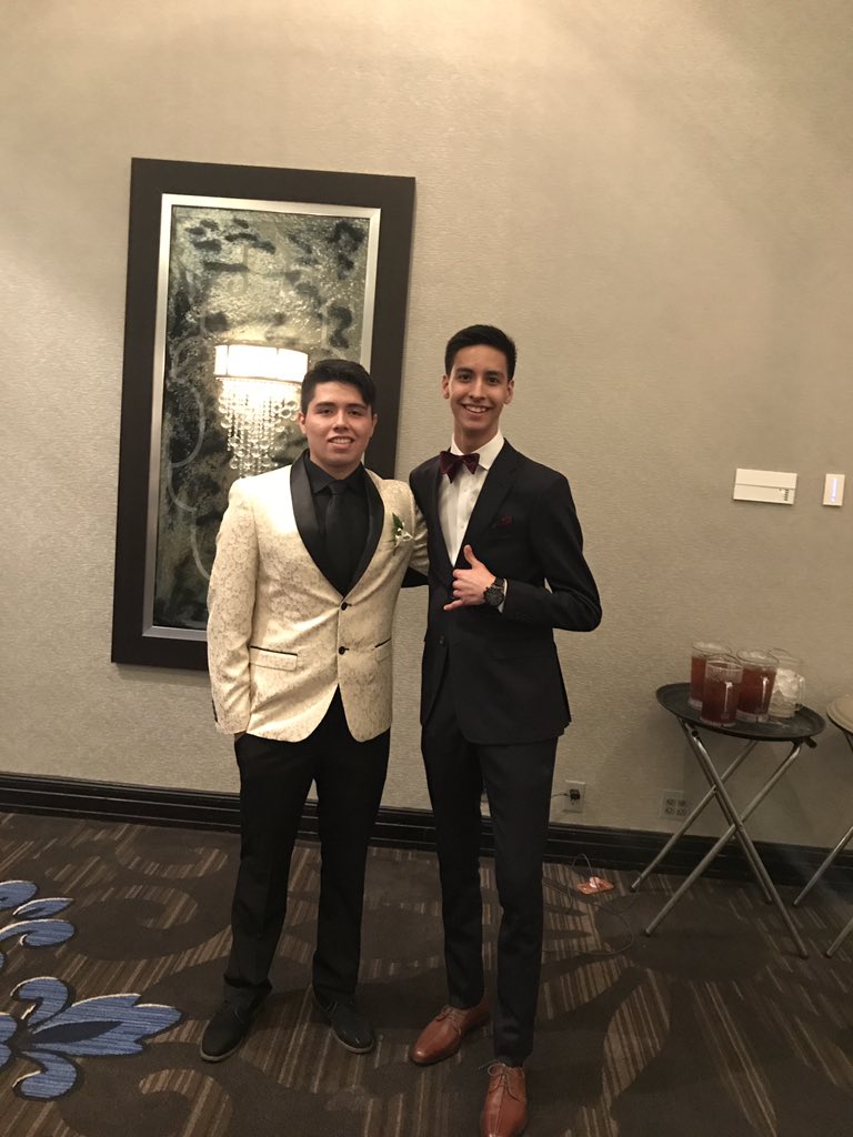 UzielRico's tweet photo. Me and my brothers stay flexing 💪💪🔥#Set17off https://t.co/GurRGZFpSx