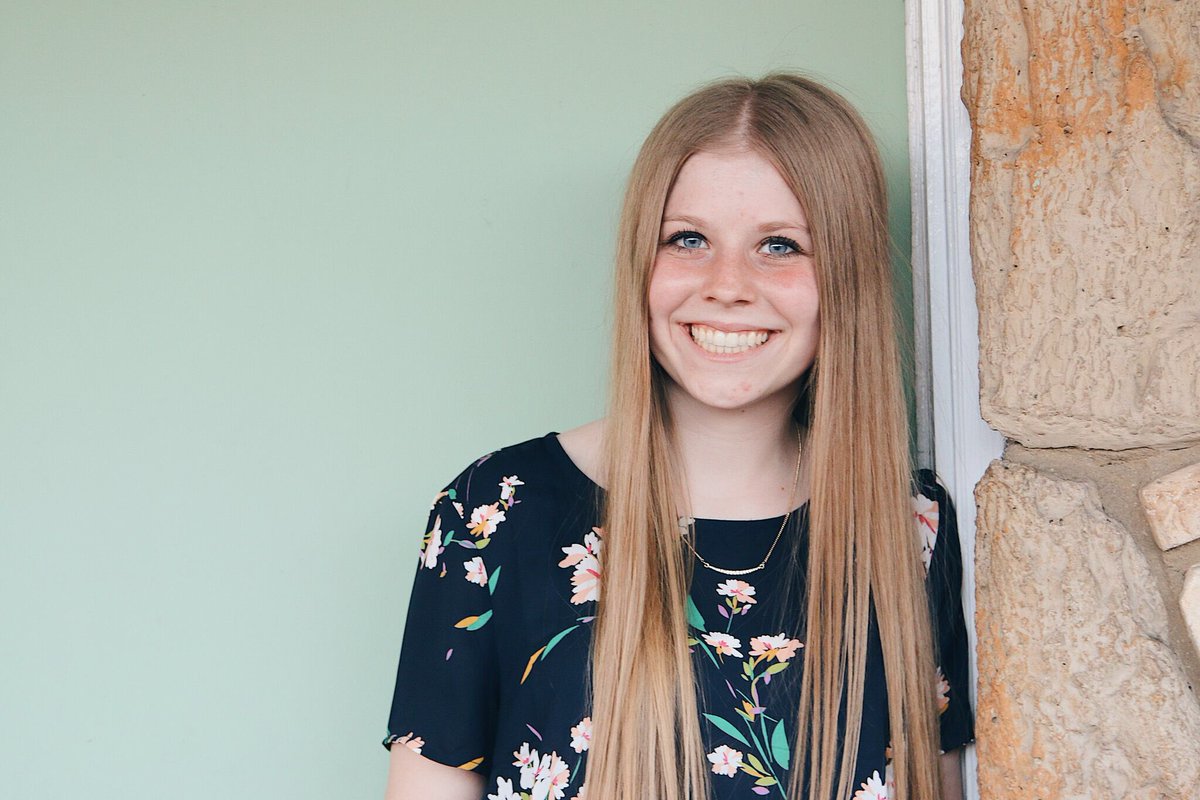 aly_fitt's tweet photo. I'm graduating! 👩🏼‍🎓 Text/dm me if you want a grad announcement! https://t.co/k6j4Pl9XjO