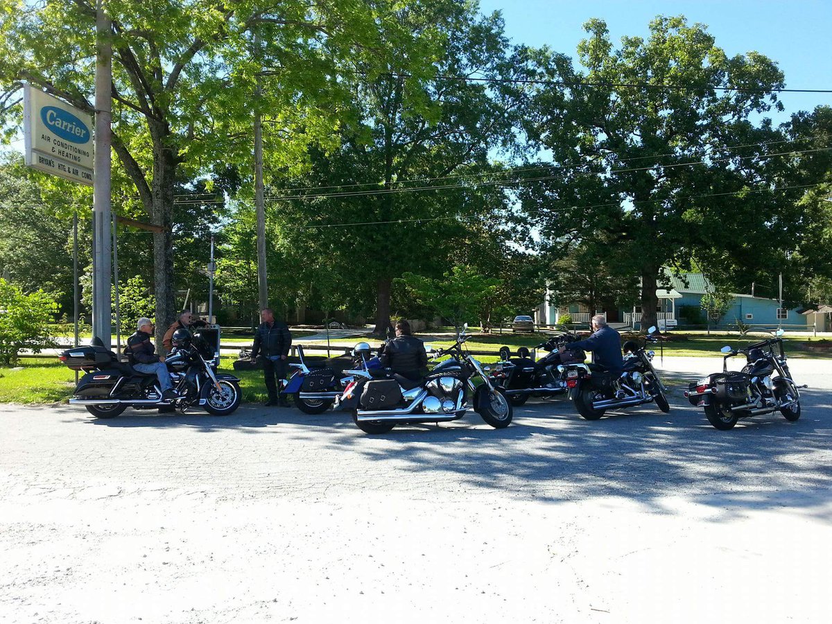 Zagg2Wall's tweet photo. A day well spent. #motorcycles #WindTherapy #goodfriends #Goodtimes https://t.co/JykcqUgACT