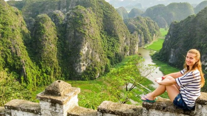 bbcbrasil's tweet photo. Gafes, surpresas e aprendizado cultural: dicas de mulheres que viajam sozinhas pelo mundo  https://t.co/IQhPlVKcU6 https://t.co/UlmpDcxvgx