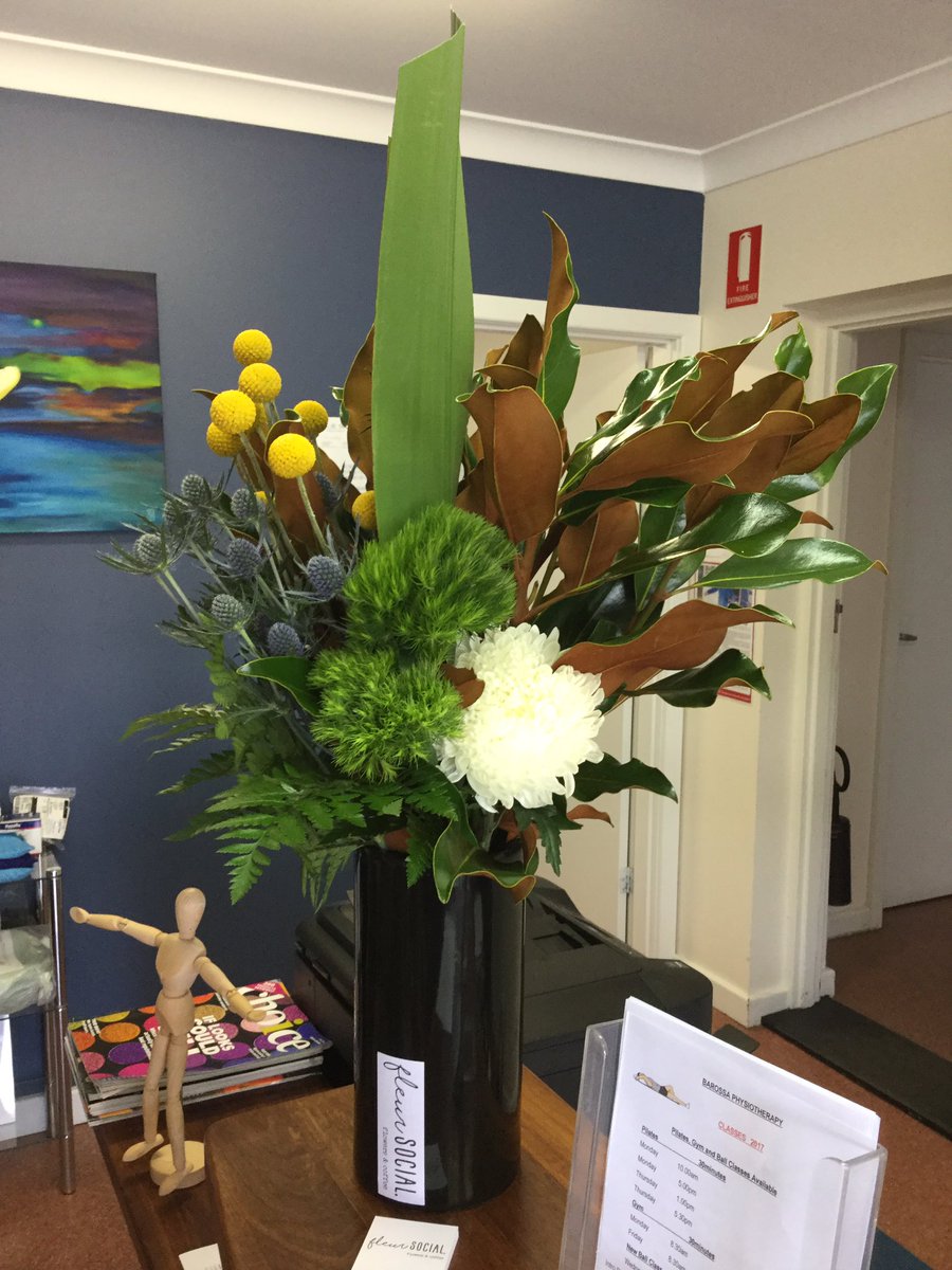 BarossaPhysio's tweet photo. This week's flowers thanks to Fleur Social...and great coffee to keep us going. #Monday #letsdothis https://t.co/p2mS7bmNCJ