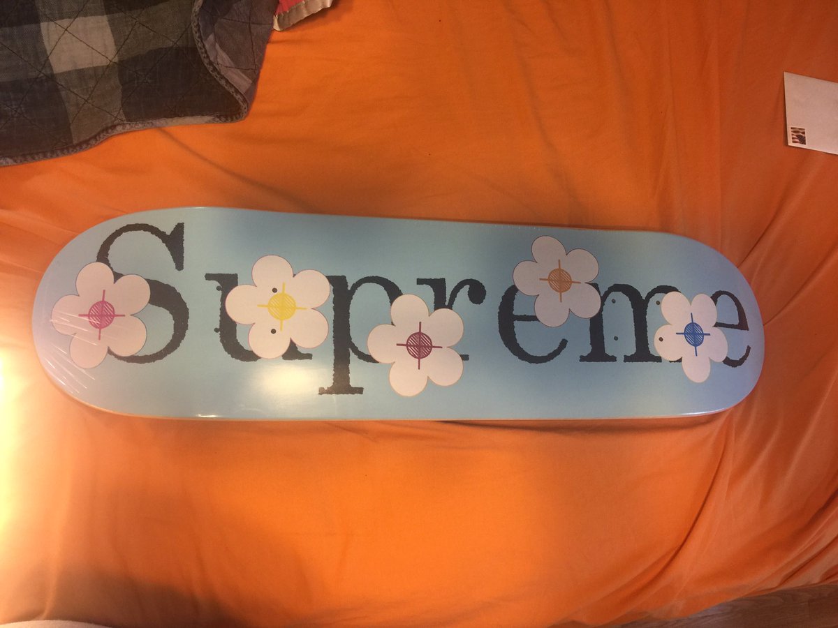 Queefer1's tweet photo. WTB Shoulder Bags!!!
Selling: Flower Deck $120 shipped obo 
Peach corduroy S logo $85 shipped 
CDG box logo M $500 obo 

@SupremeCommerce https://t.co/4cesOcV1A0