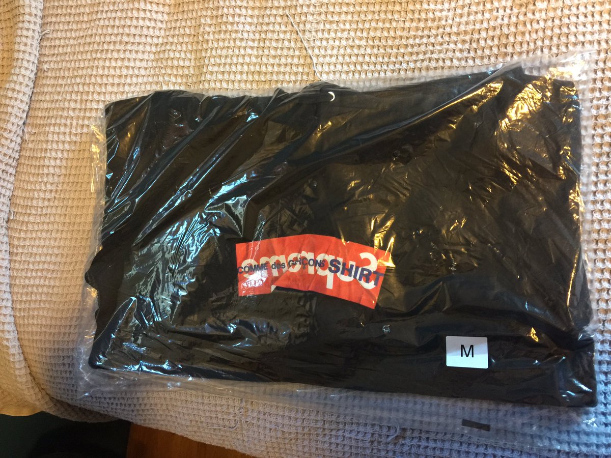 Queefer1's tweet photo. WTB Shoulder Bags!!!
Selling: Flower Deck $120 shipped obo 
Peach corduroy S logo $85 shipped 
CDG box logo M $500 obo 

@SupremeCommerce https://t.co/4cesOcV1A0