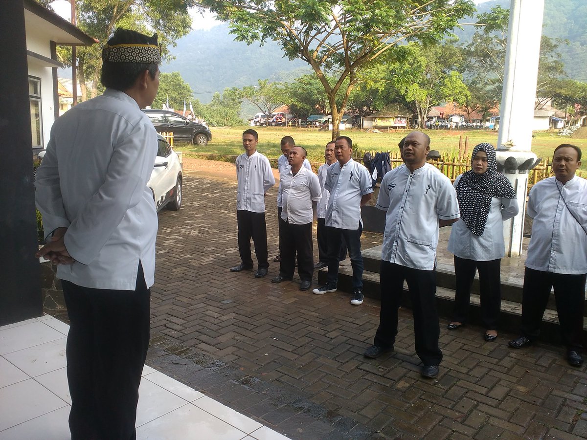 dadancius's tweet photo. Apel pagi telah dilaksanakan #SukasariBerhias @DediMulyadi71 @DiskominfoPWK @Harombrandou https://t.co/Ctn7sNRsDQ
