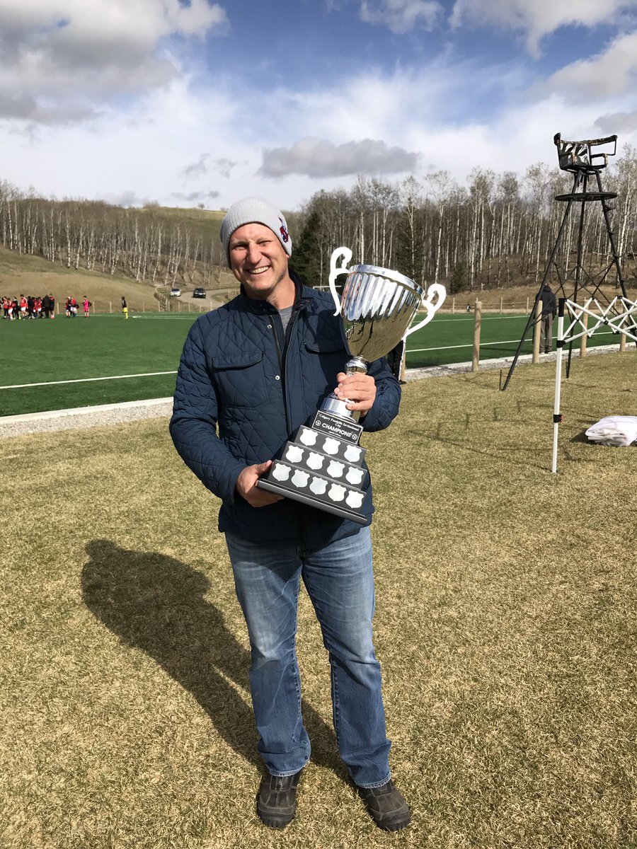YYCFoothillsCup's tweet photo. Many to thank for our amazing tournament, but a huge thank you to Dean Lubarsky for the use of his stunning property @FoothillsSoccer #champ https://t.co/kbeY7NPcir