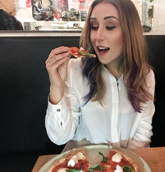HEAVEN 🍕 #glutenfree #vegan https://t.co/M3jPziHR0J<a href="/tag/glutenfree"class="tags">#glutenfree</a><a href="/tag/vegan"class="tags">#vegan</a>