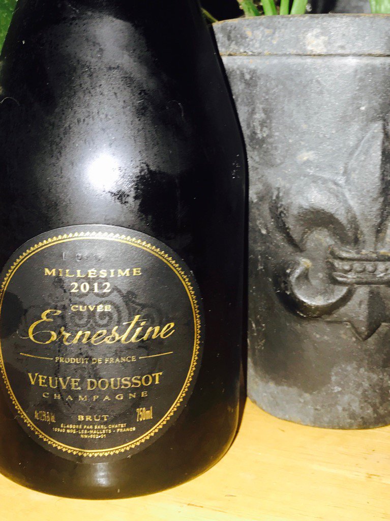 AnisTable's tweet photo. Lucky @AnisTable ! New #frenchbubbles to try. #veuvedoussot #cuveeernestine #2012. Sexy crisp well priced. #ctchef https://t.co/hn74rC7cVn