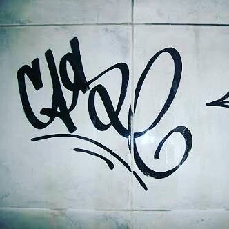 Ada yang pernah membuat tagging dengan cara one-line tag, satu garis tanpa putus seperti gambar ini?