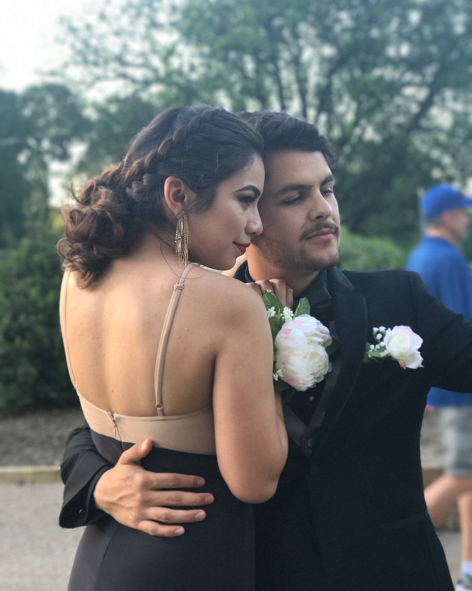 otorresgarcia15's tweet photo. Well what a great PROM!💜 #set17off #prom2k17 💕💕💕💕💖 https://t.co/RLQWdcyfEZ