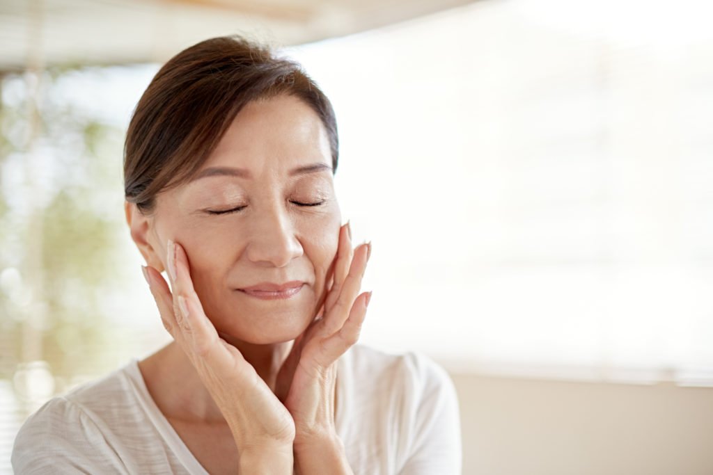 40 50代のお母さんがなりたい顔はあの人 お顔の悩みはやっぱり Ovo シミ スキンケア 母の日 皺 石田ゆり子 美容 Ovo ニュースサイト オーヴォ Scoopnest