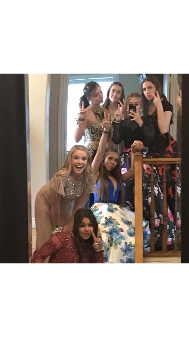 chiefcella's tweet photo. Str8 cheeling w some of my favs last night at dhs prom https://t.co/UKj9h4RHR8