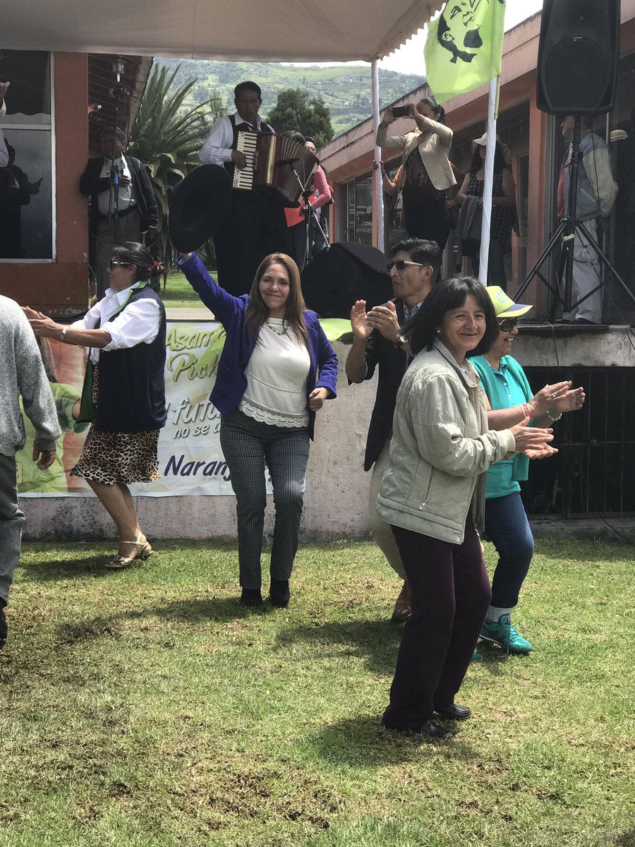 amapolanaranjo's tweet photo. Somos la revolución de la alegría, hoy compartimos con la militancia hermosos momentos. ¡gracias!#UnidosNadaNosDetiene. @Lenin @MashiRafael https://t.co/BGz0ywcP8n