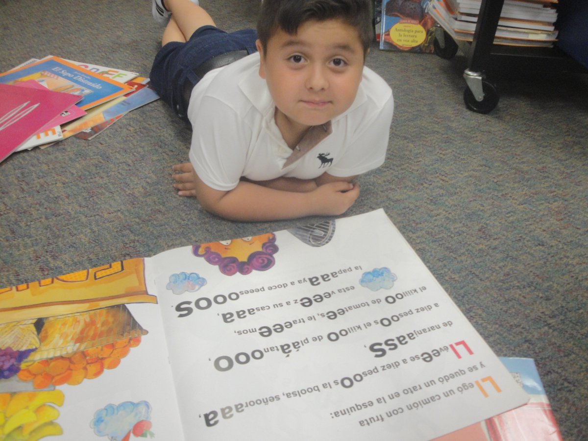 ReynaHMQ's tweet photo. Reading is fun!   #HMQ2017 https://t.co/1DZ1yyo29r