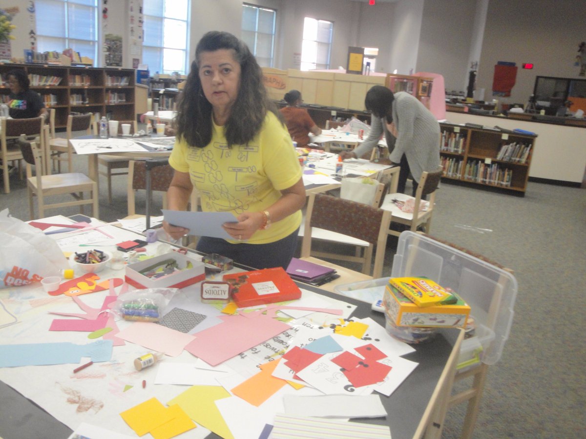 ReynaHMQ's tweet photo. Teachers working and having fun yesterday during the PD "Poetry Posters and Anchor Charts Make &amp; Take" at Holmquist  #HMQ2017 https://t.co/SEd0dWTKsu