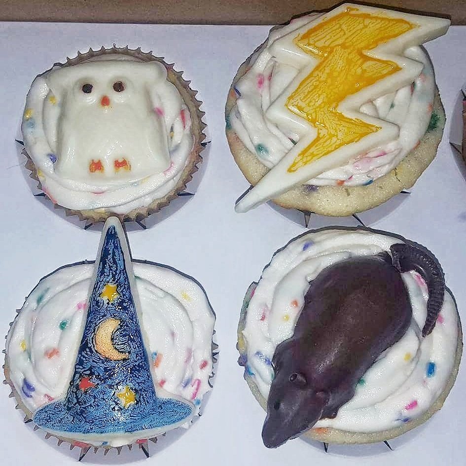 Splazoingas's tweet image. Harry Potter themed cupcakes for a birthday today!

#SplazoingasSweets