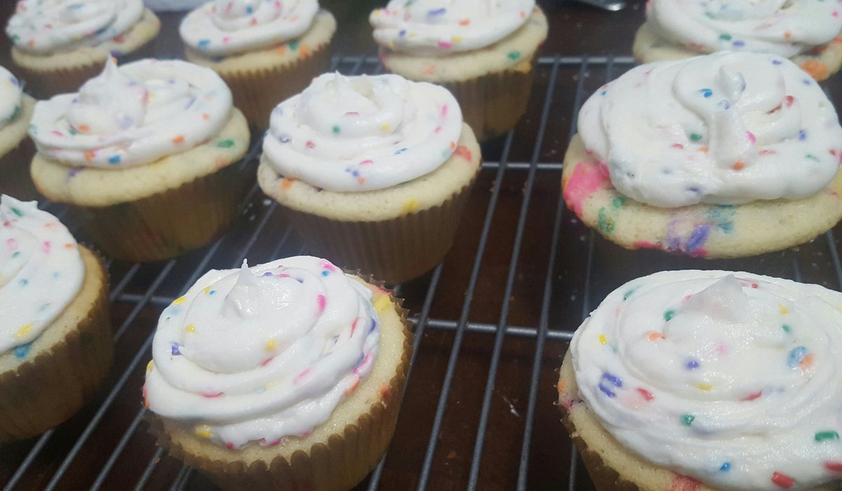 Splazoingas's tweet image. There was a surprise inside revealing which Hogwarts house you were sorted into. 

#SplazoingasSweets