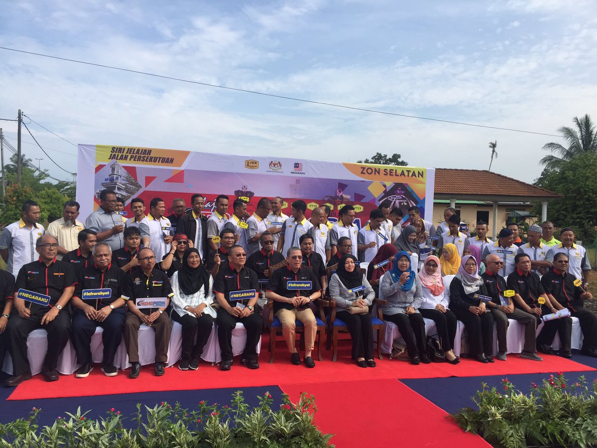 Bye2 <a href="/JKRTangkak/">JKR Tangkak</a>. Destinasi ke 2, <a href="/JKRBatuPahat/">JKR Batu Pahat</a>. Anak muda wajar guna Jalan Persekutuan lupakan yg lain. #FTRoadPediaZonSelatan <a href="/PetraJayaMP/">Fadillah Yusof 🇲🇾</a>