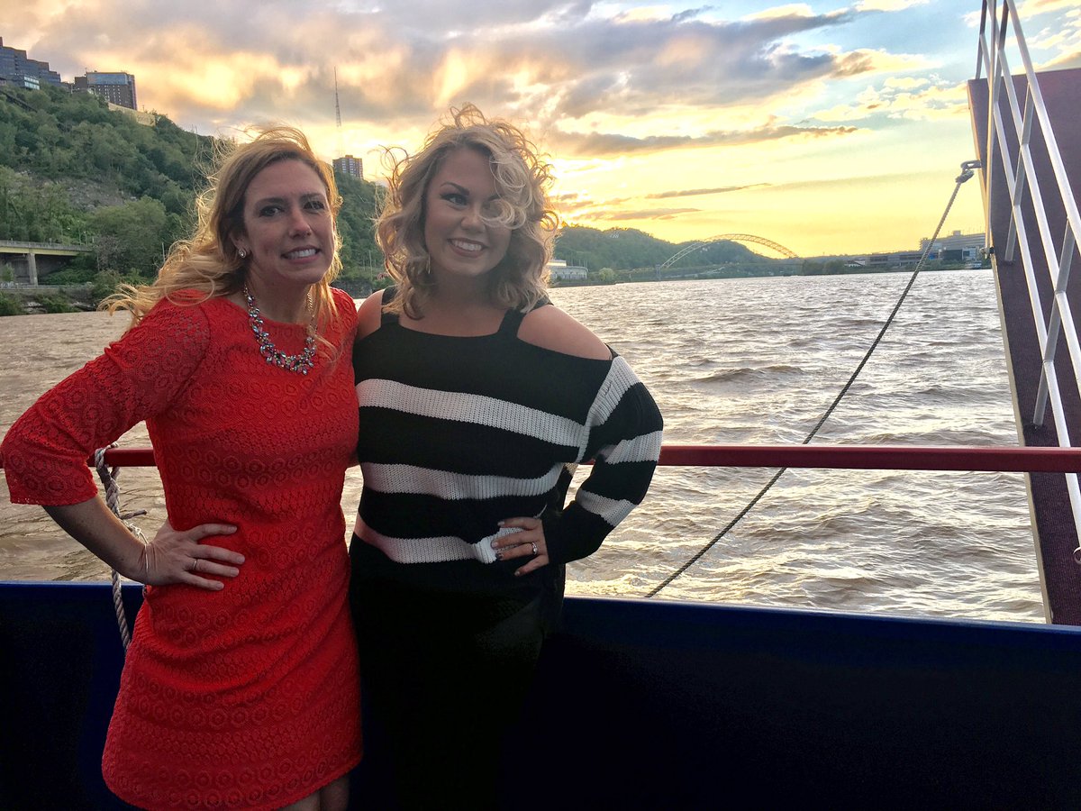 MrsBonatesta's tweet photo. Here was a nice attempt at a @GatewayClipper photo... 😂🤣Went for the #windsweptlook! #MusicalBanquet @MrsWieclaw @GKAwards @EFHS_Musical https://t.co/apzTxGaPW4