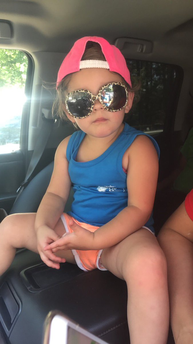 ashlanhicks's tweet photo. Waiting on summer like... https://t.co/avaZ1eac86
