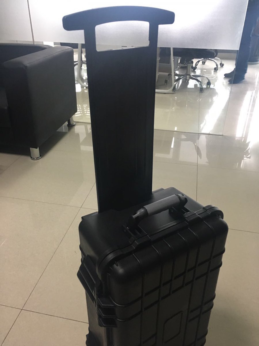 AnthonyLeeToo1's tweet photo. See these cases, with foam. do you like them/? https://t.co/17viJdzIUe