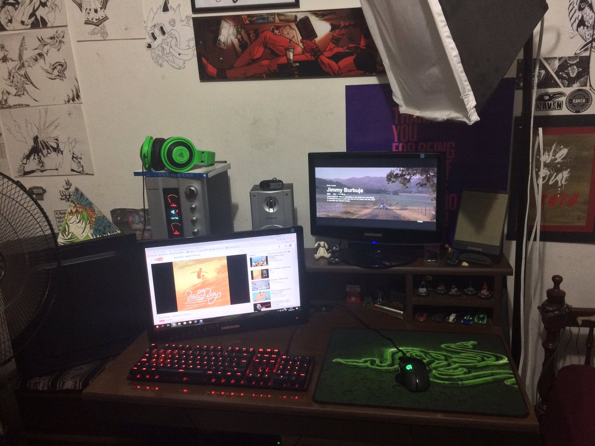 bambihearts464's tweet photo. Hoy tengo muchos trabajos por hacer en fin😭,este es el nuevo setup de la pc, mi tio me dono su meza de pc nueva😍#streaming #twitch #rapsor https://t.co/suclqXS8wE