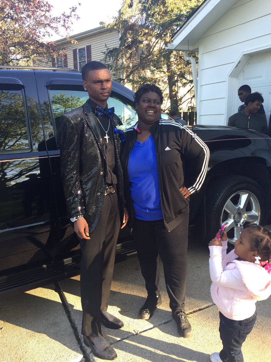 Famous_Jrock's tweet image. Prom was some slight 👻📸 #Prom2k17 💰