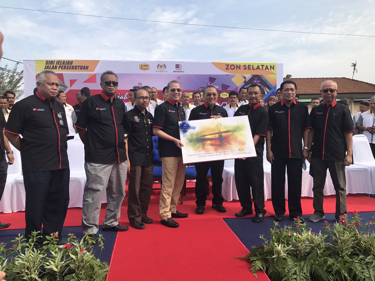 Jelajah #ftroadpedia zon Selatan <a href="/RoslanMdTaha/">Roslan Md Taha</a> <a href="/PetraJayaMP/">Fadillah Yusof 🇲🇾</a> <a href="/JKRJohor/">JKR Johor</a>  @MohdSallehAB <a href="/JKRTangkak/">JKR Tangkak</a> <a href="/JKRMuar/">JKRMuar</a>