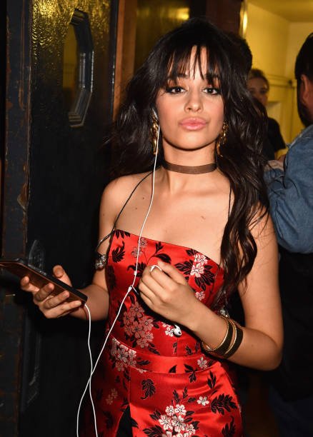 CamrenUpdatesBR's tweet photo. Camila nos bastidores do #MTVAwards  https://t.co/1DHqK7SXpt