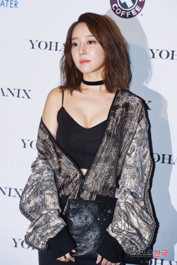 Avipkpoper's tweet photo. [PHOTOS] 170330 Former #Rainbow #레인보우 member #Woori #고우리 #우리 and #LeeHi #이하이 @#YOHANIX collection. #kpop more -> https://t.co/oUyhNOSKFi https://t.co/0RXonYHNC3