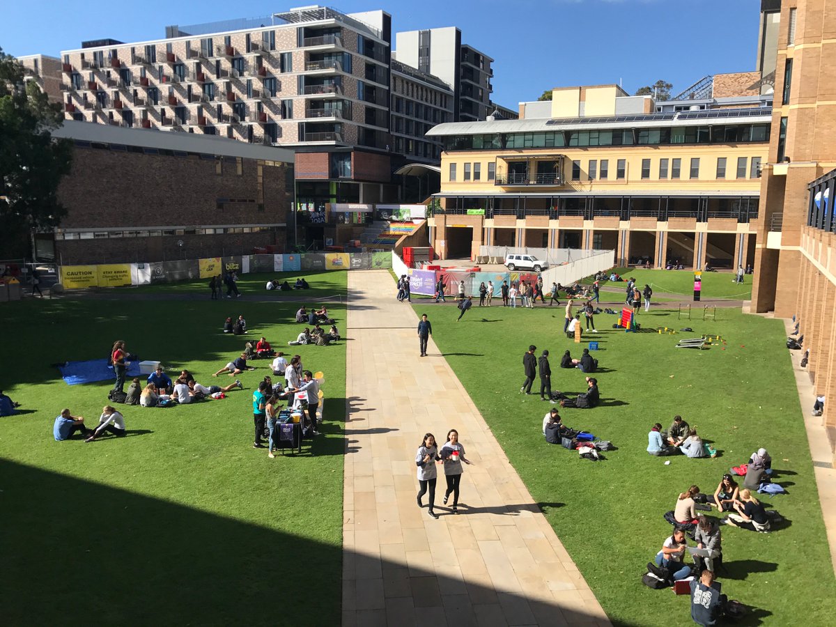james_s_bedford's tweet photo. The sun provides on this cold day @UNSW #thequadrangle https://t.co/g9hVHYFDYg