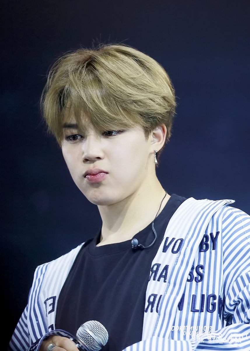lookatmin1013's tweet photo. 170506-07 MNL 
#지민 #침침 
#JIMIN #CHIMCHIM 
#방탄소년단 
@BTS_twt https://t.co/DdS0E7ezI3