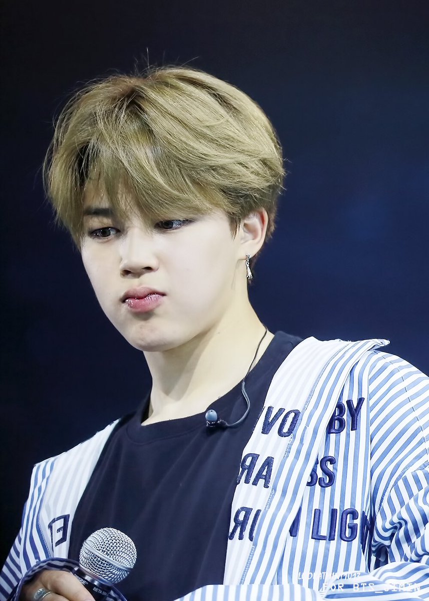 lookatmin1013's tweet photo. 170506-07 MNL 
#지민 #침침 
#JIMIN #CHIMCHIM 
#방탄소년단 
@BTS_twt https://t.co/DdS0E7ezI3