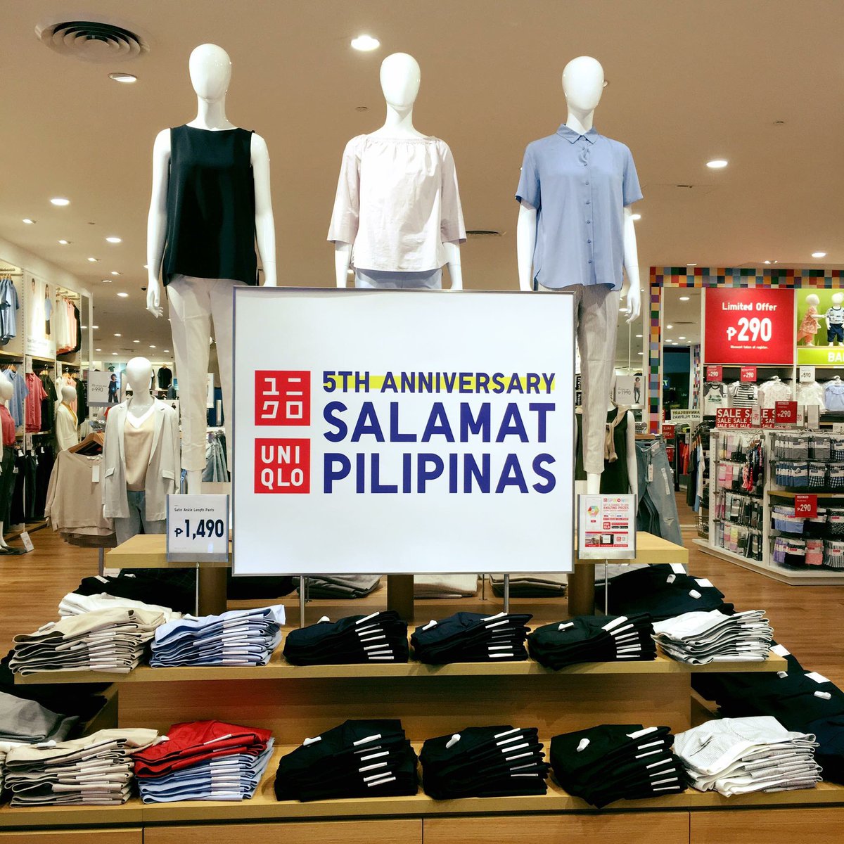 SM_CityBacolod's tweet photo. Excited for their anniversary offers! #Uniqlo sale until May 11 🤗
#SMSale #SMCityBacolod #EverythingsHereAtSM https://t.co/7g4qBFMhKj