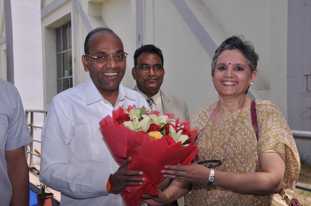 phdchamber's tweet photo. Mr. Anant G Geete &amp; Ms Seema Bahuguna, Minister of Heavy Industries &amp; Public Enterprises at CSR Fair 2017,Pragati Maidan, New Delhi. https://t.co/JgJz2GrjCH