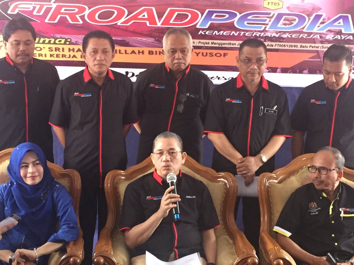 Sesi taklimat projek oleh JD <a href="/JKRBatuPahat/">JKR Batu Pahat</a> dan sidang media <a href="/PetraJayaMP/">Fadillah Yusof 🇲🇾</a> <a href="/norainiahmad67/">dr noraini ahmad</a> #FTRoadPediaZonSelatan di Batu Pahat Destinasi ke2