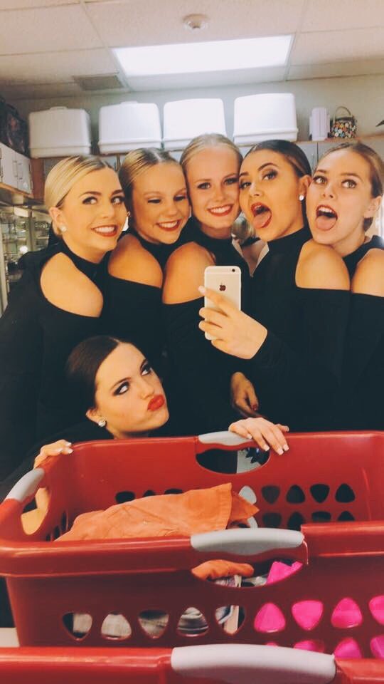 leach_mackenzie's tweet photo. I just wish I could actually rewind concert so I could dance w my best friends again #dwforever https://t.co/jiD5KRFGhn
