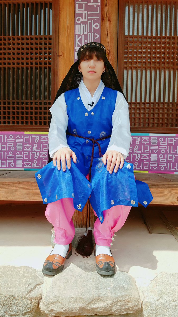 arirangTA's tweet photo. The boys wearing hanboks chosen by you!
#TourAvatar #DAY6 #SUNGJIN #YOUNGK @day6official https://t.co/pH6pnLFvuX