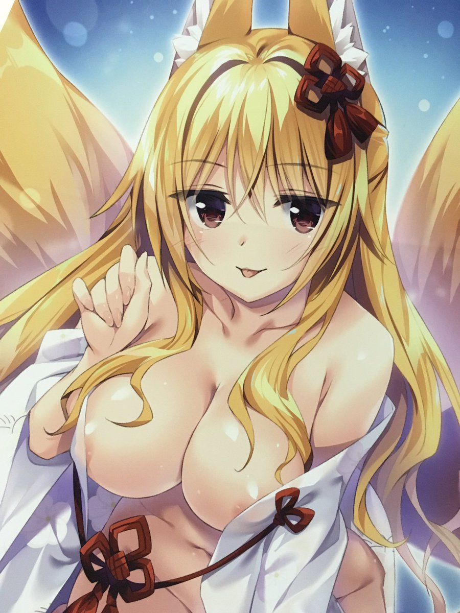 「戦国妖狐綺譚」献本もらたよ印刷👍
メロンさん特典のB2Wスエードタペも色綺麗でした(写真のサンプルは顔に折り目ついてますが…)
あまり獣耳キャラ描かないので見慣れないかもしれませんが、よければ是非。5/20発売だそうです。 