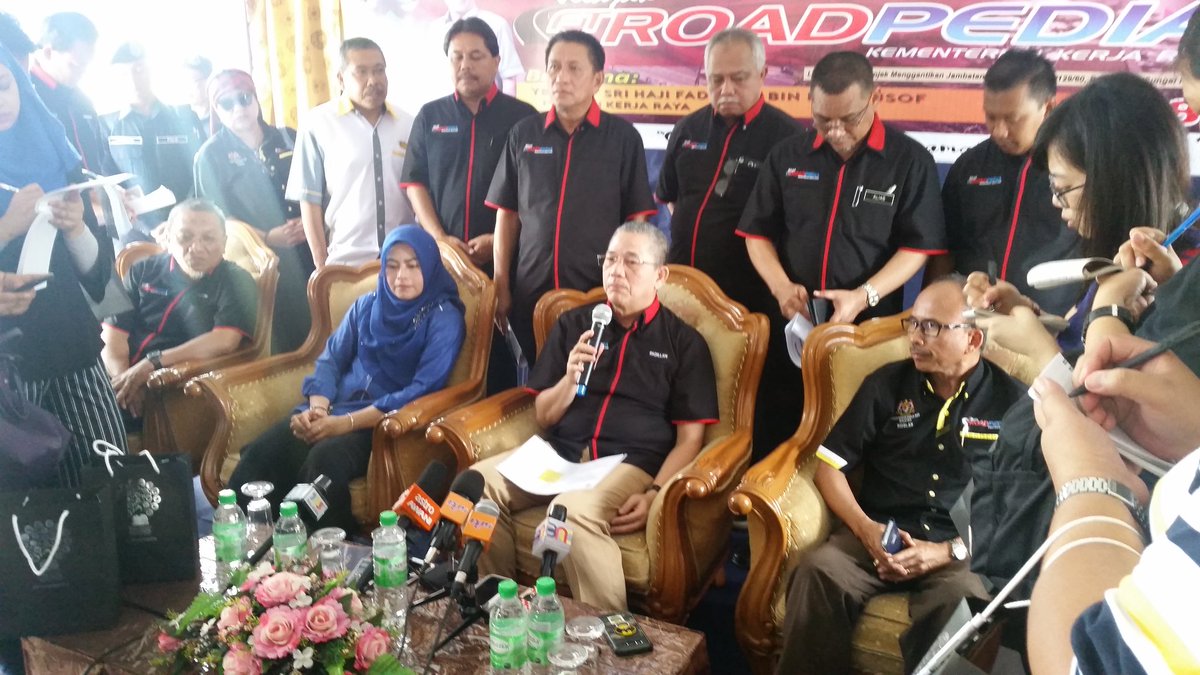 Sidang Media Projek Jamb. Sg. Parit Keliling oleh YB. Menteri <a href="/PetraJayaMP/">Fadillah Yusof 🇲🇾</a> yang turut dihadiri YB. Dato' Dr. Noraini Ahmad, MP Parit Sulong.