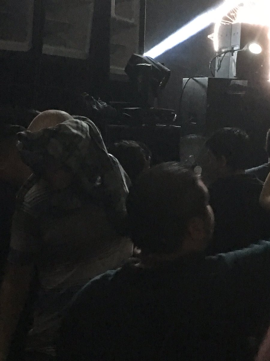 techno__fish's tweet photo. But this dude dancing wth a flannel wrapped around his eyes really knows what's up https://t.co/58zJVg6fCY