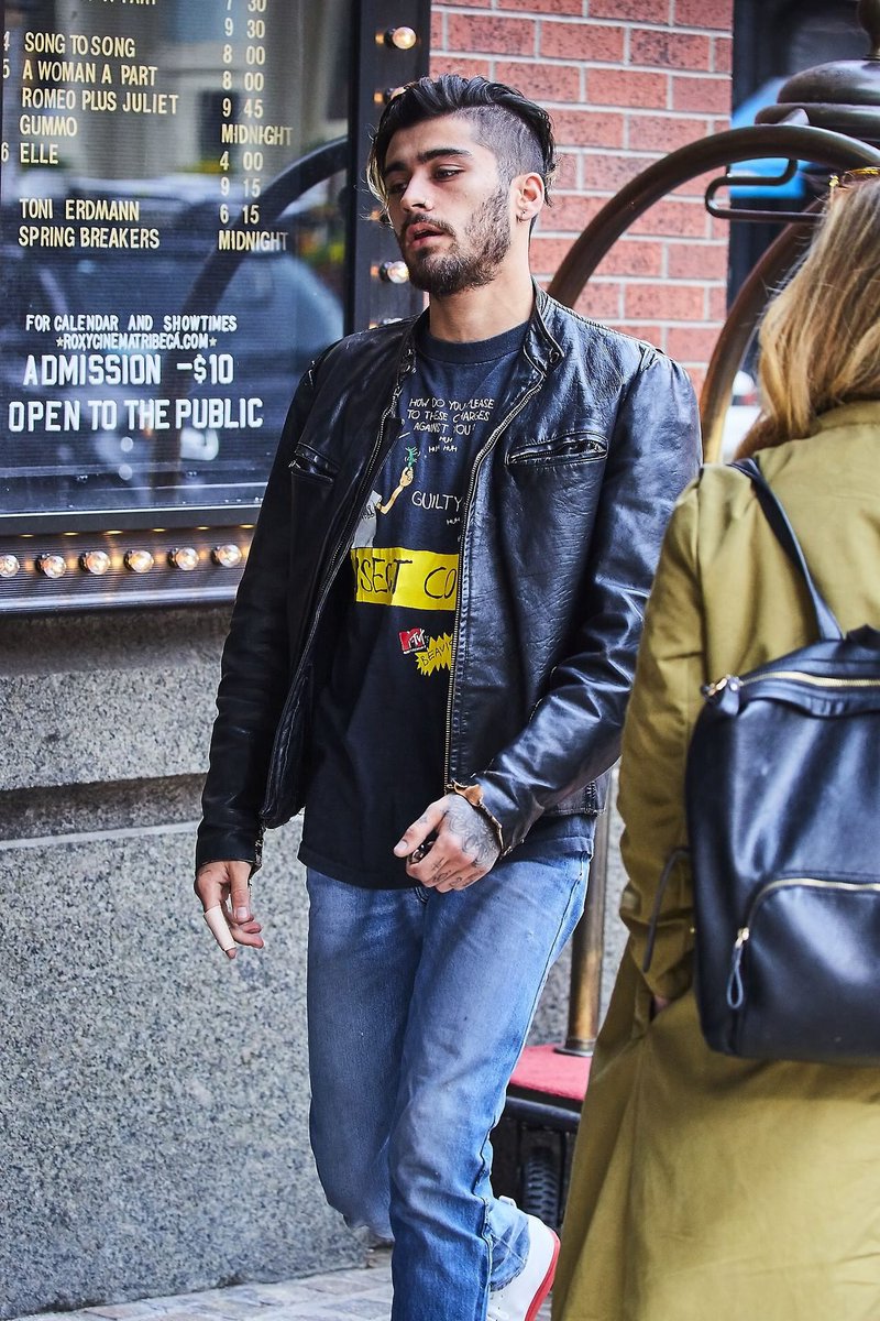 1D_24hNews's tweet photo. Zayn out in New York City yesterday!!!

#ZaynMalik #Zayn #Malik #MindOfMine #STILLGOTTIMEVIDEO https://t.co/9SdUUa5V0C